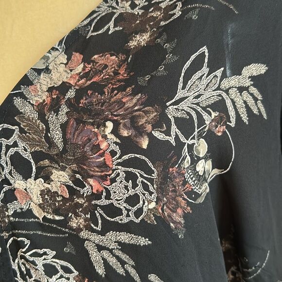 EUC Torrid Floral Skull Blouse (size 4X) - Picture 3 of 5